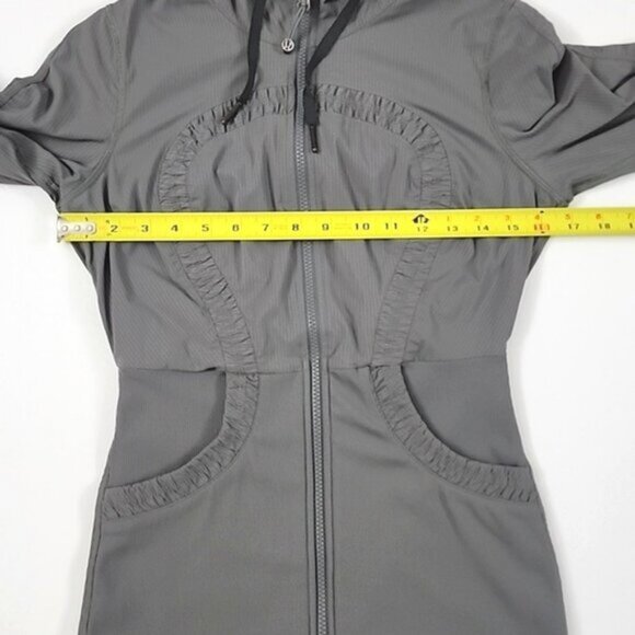 Lululemon Grey Dance Studio Reversible Jacket Hooded Stretch Thumbholes Size 6 - Picture 14 of 15